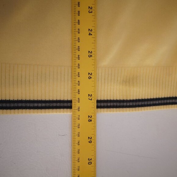 Brooks Brothers Men's Size XL Yellow Lightweight V-neck Sweater - Picture 9 of 9